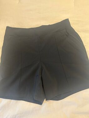 High-Waist Black Pull-On Shorts with Stretch Waistband